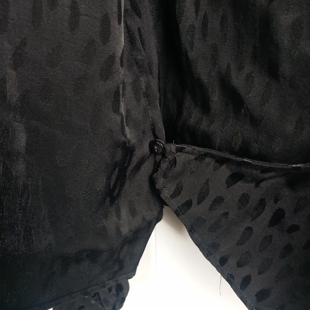 ☆ BANANA REPUBLIC Spotted Tie-front Blouse